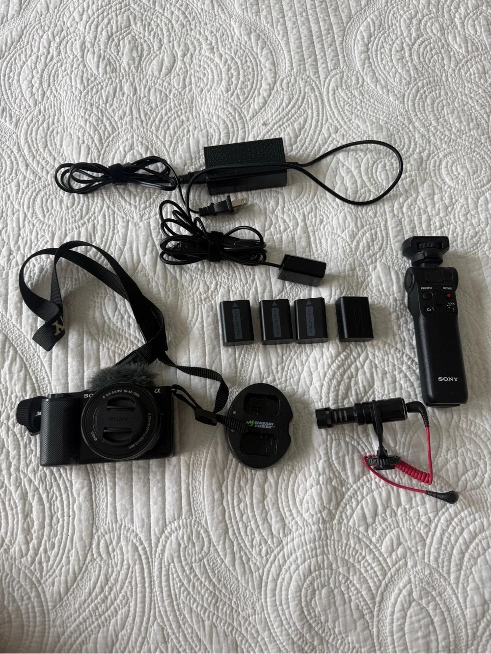 Sony Alpha ZV-E10 Bundle Interchangeable Lens Camera - Black (16-50mm Zoom Lens)